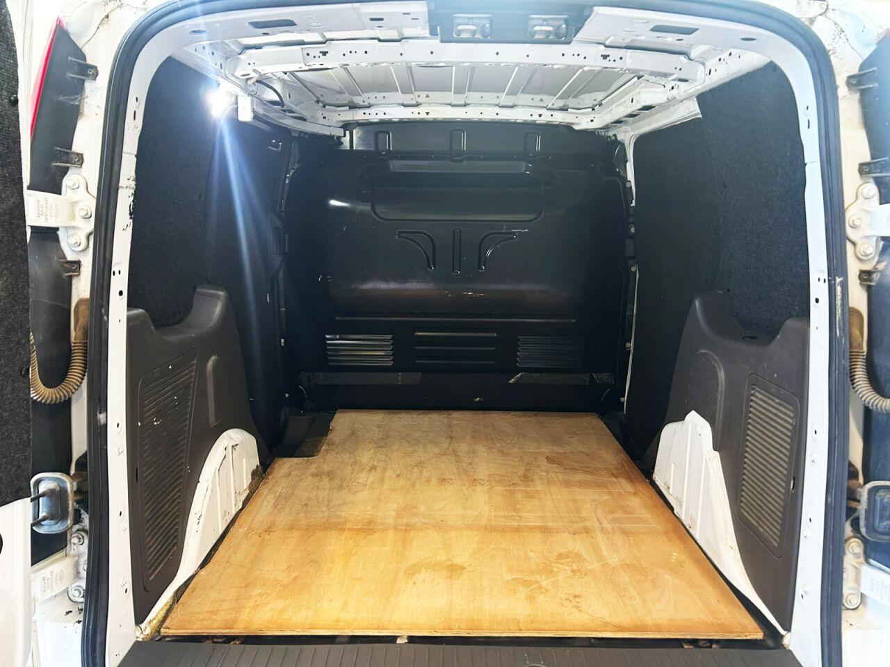Ford Transit Connect view 22