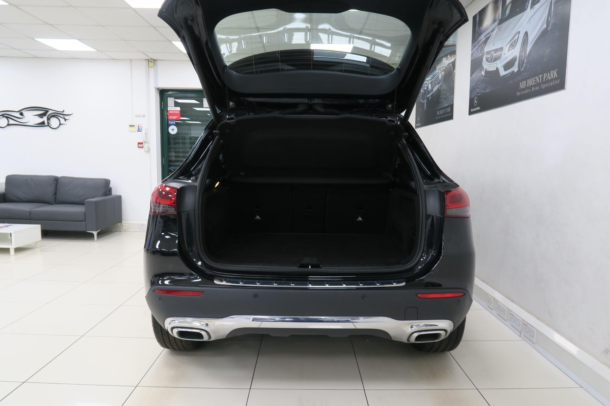 Mercedes-Benz GLA view 16