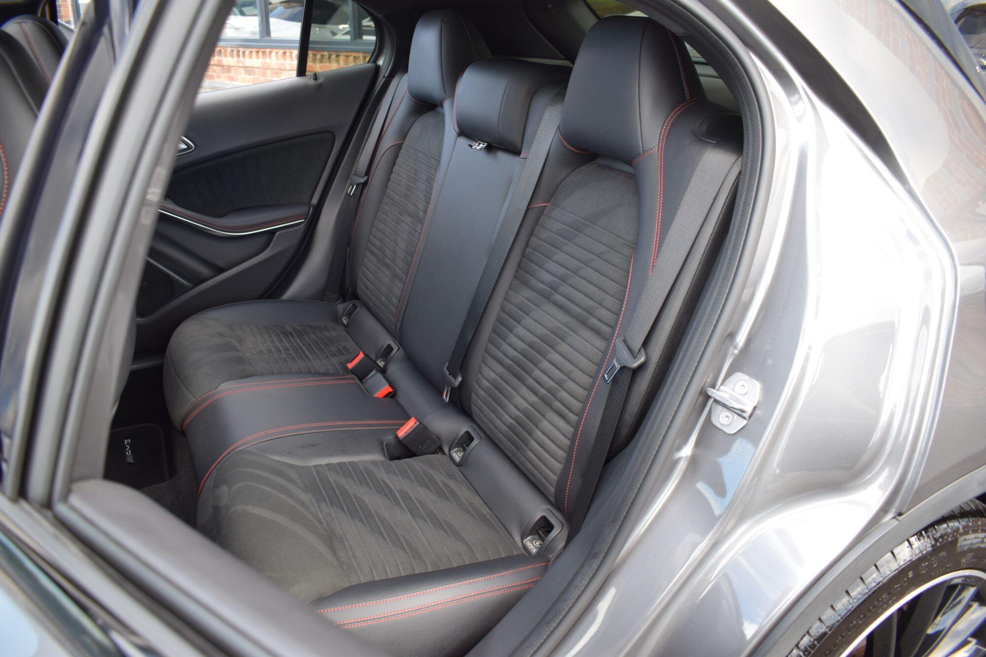 Mercedes-Benz GLA view 27