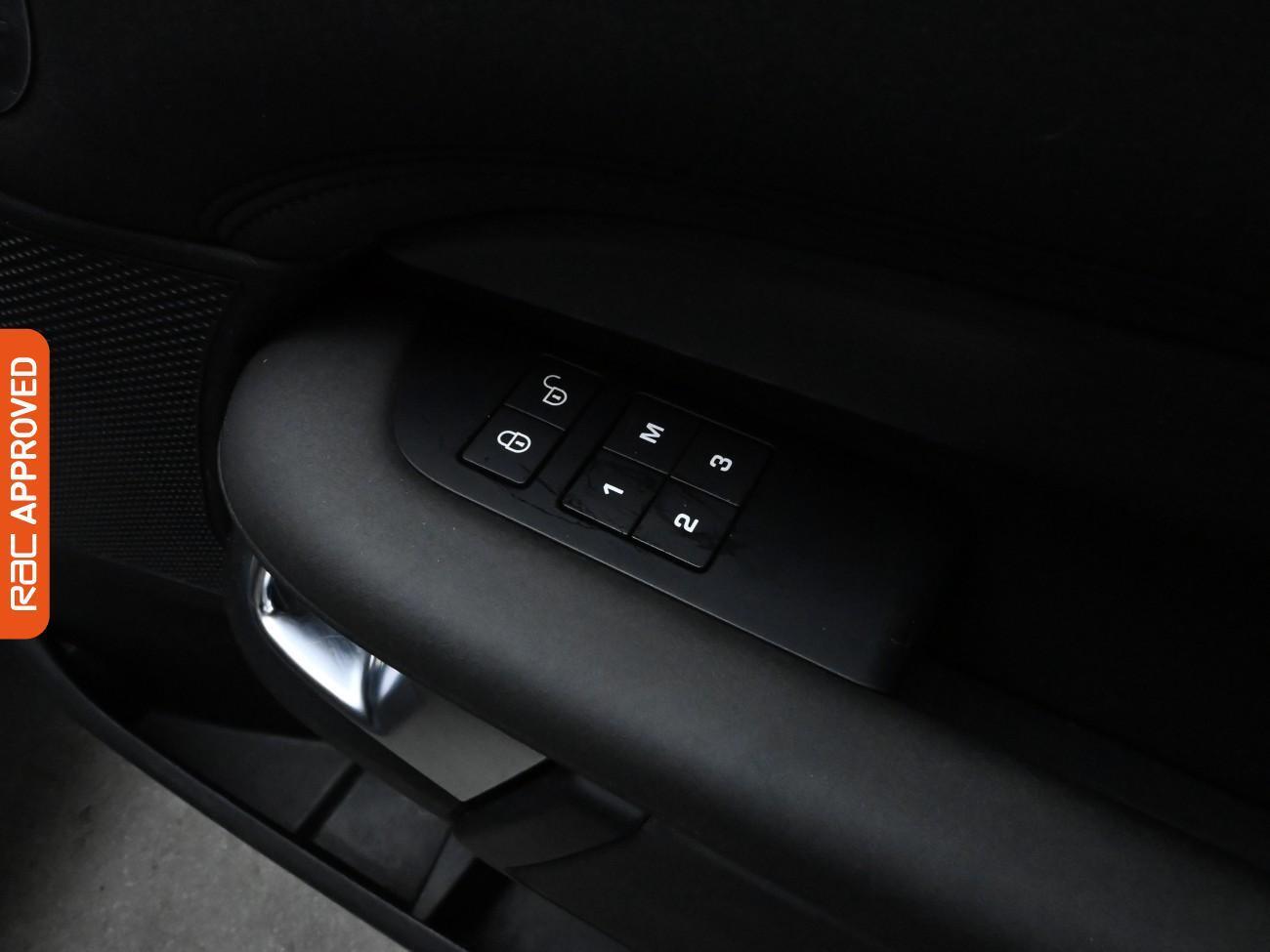 Land Rover Discovery view 23