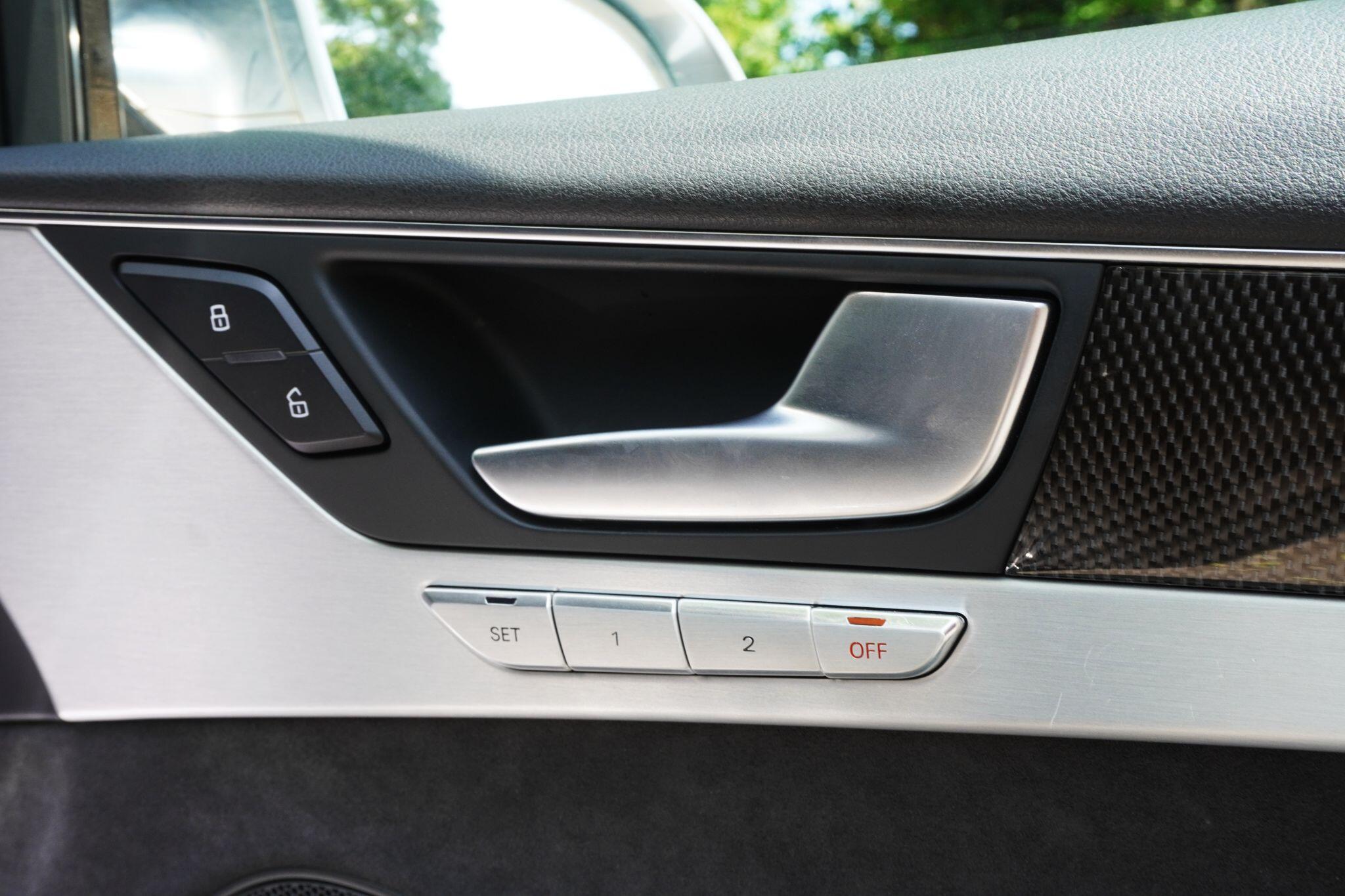 Audi S8 view 18