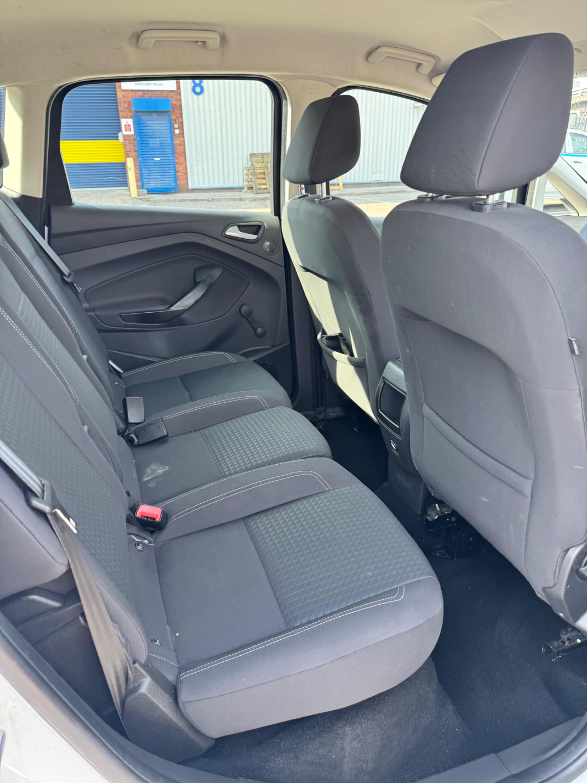 Ford C-Max view 30