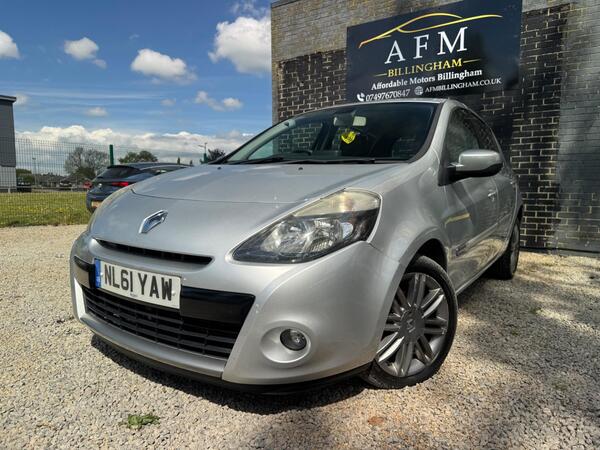 Silver 2011 Renault Clio 1.2 Dynamique Tom Tom 16v (75bhp) Hatchback 5d Hatchback Front-wheel drive Manual