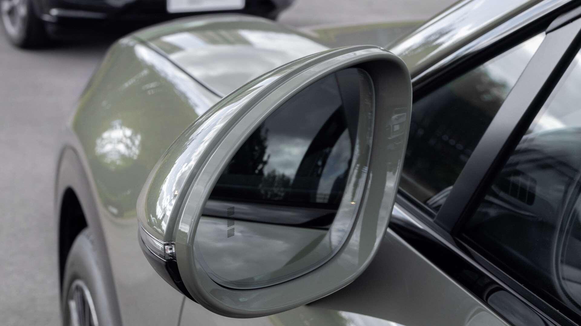 Porsche Cayenne view 11
