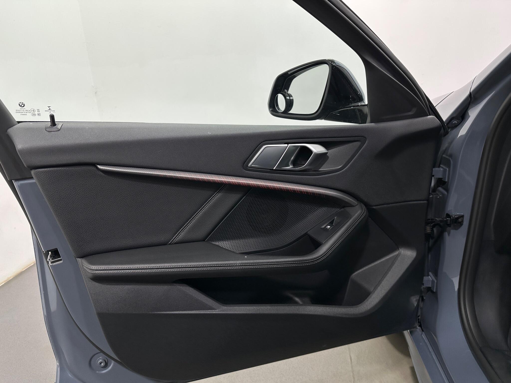 BMW 1 Series view 37