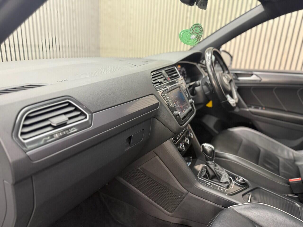 Volkswagen Tiguan view 5