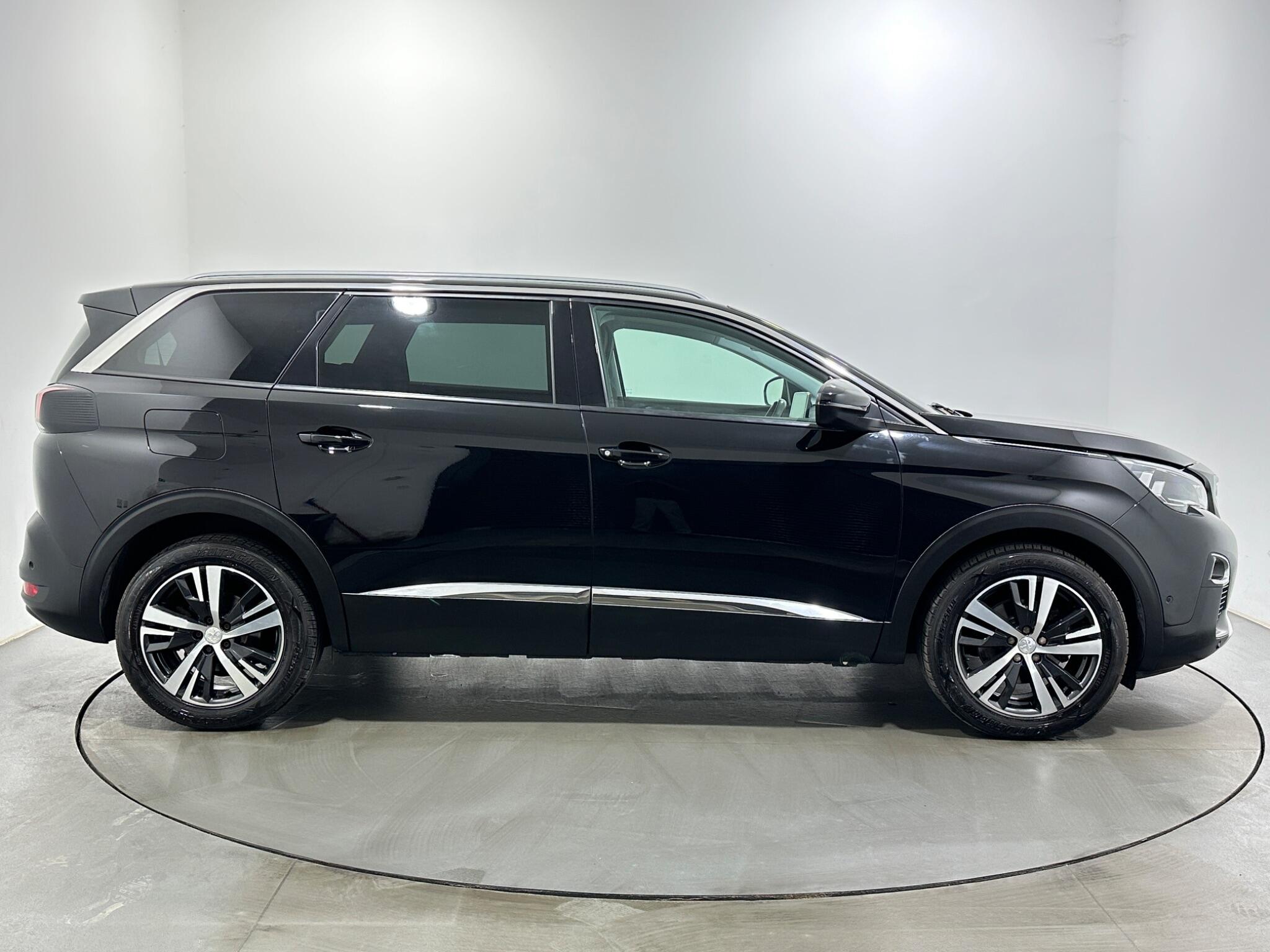 Peugeot 5008 view 9