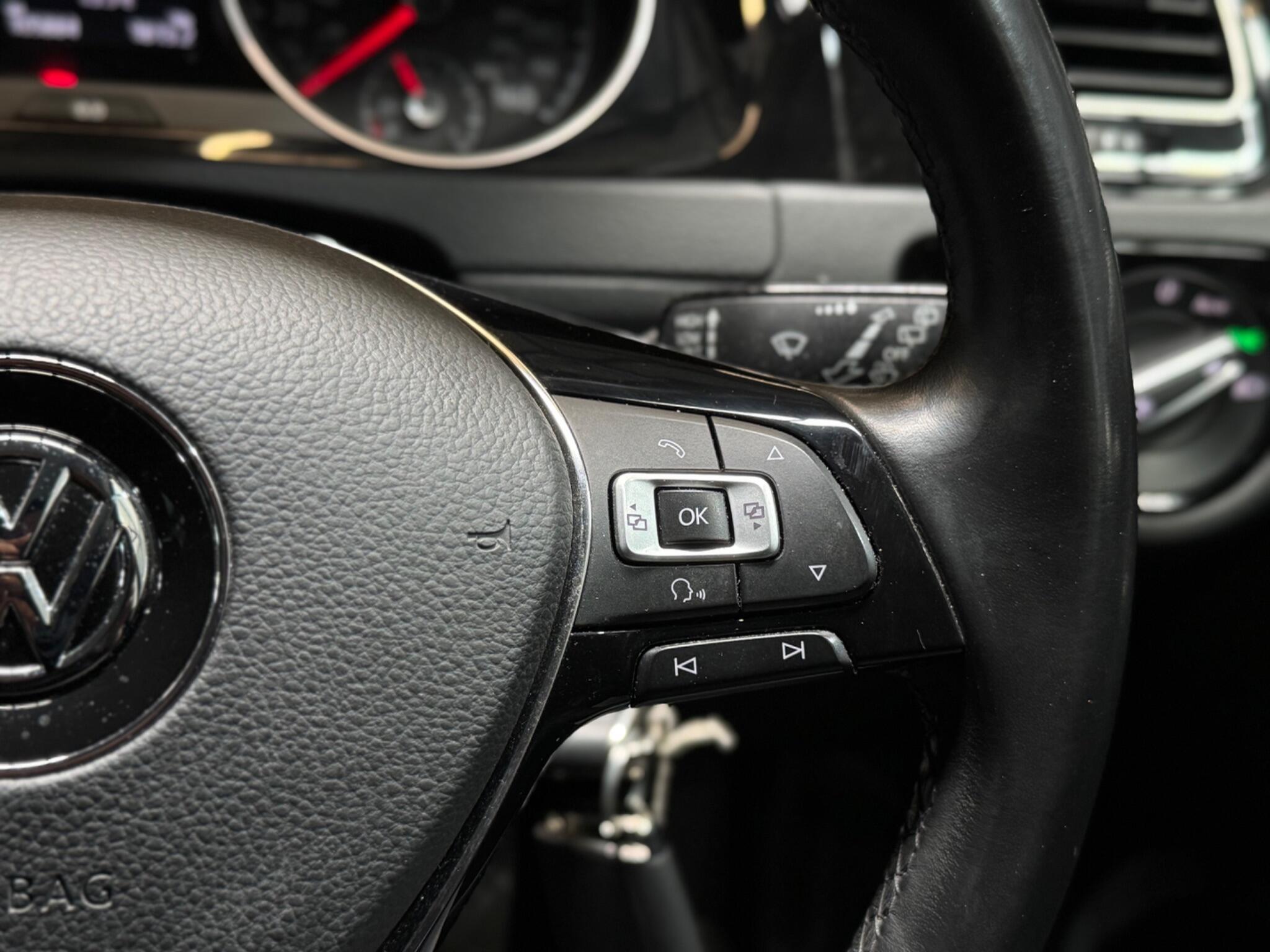 Volkswagen Golf view 27