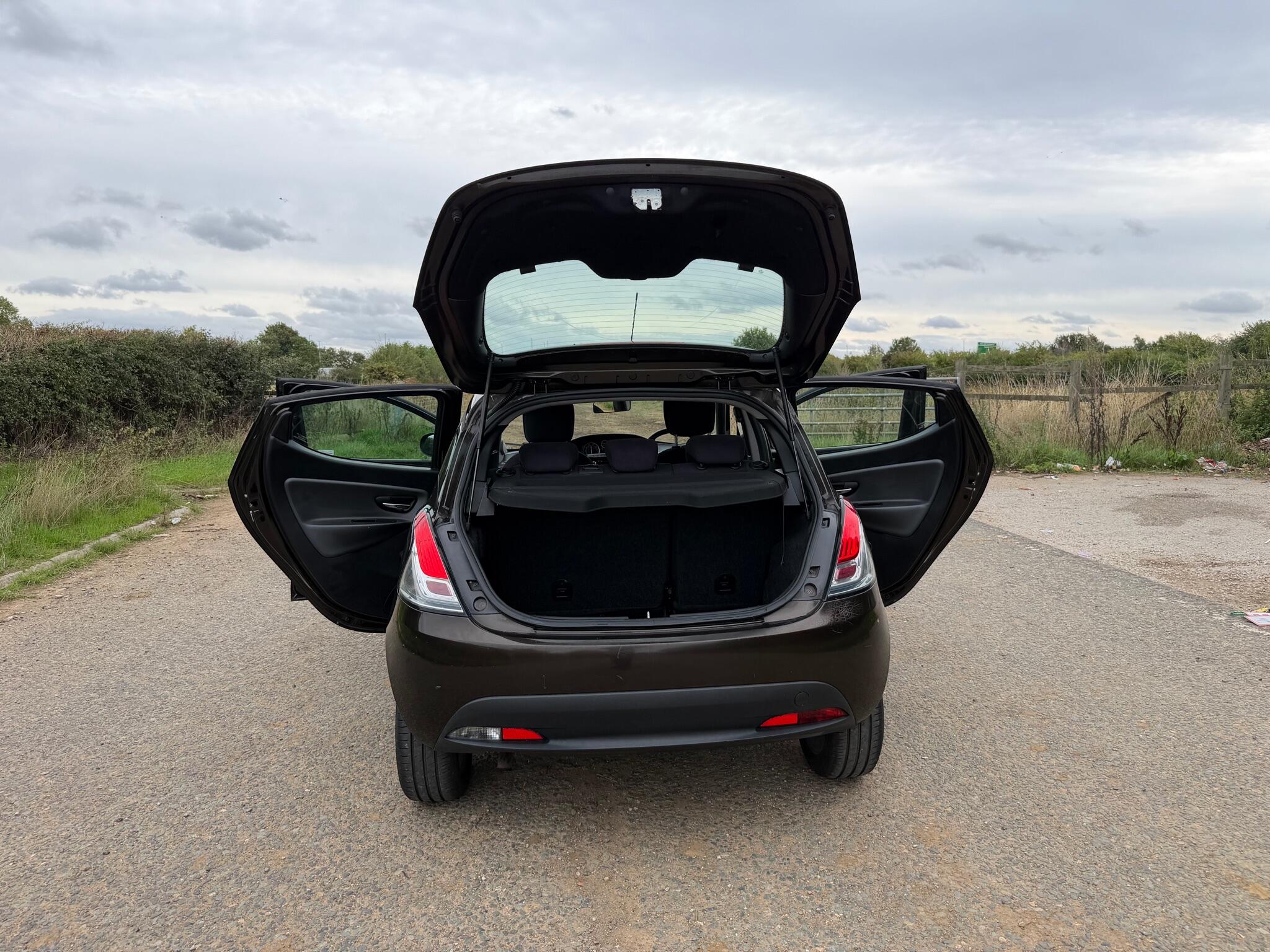 Chrysler Ypsilon view 56