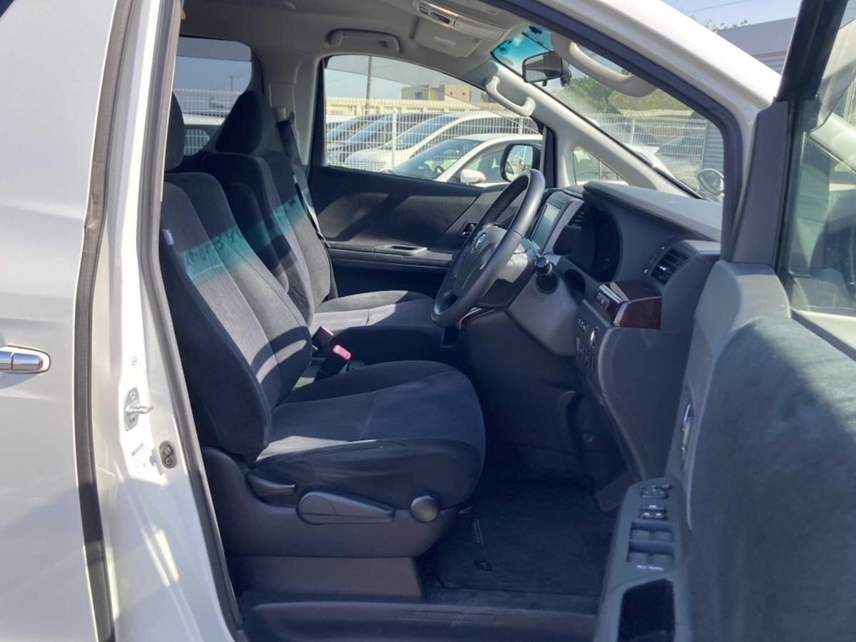 Toyota Vellfire view 11