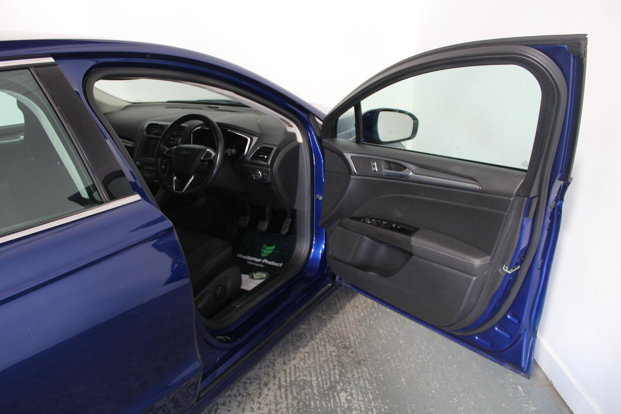 Ford Mondeo view 24