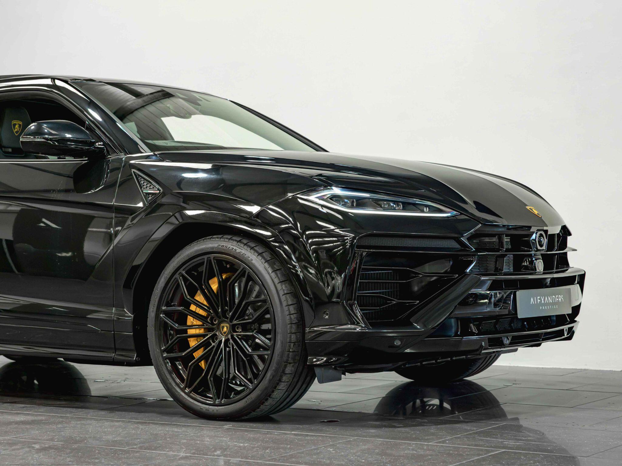 Lamborghini Urus view 12