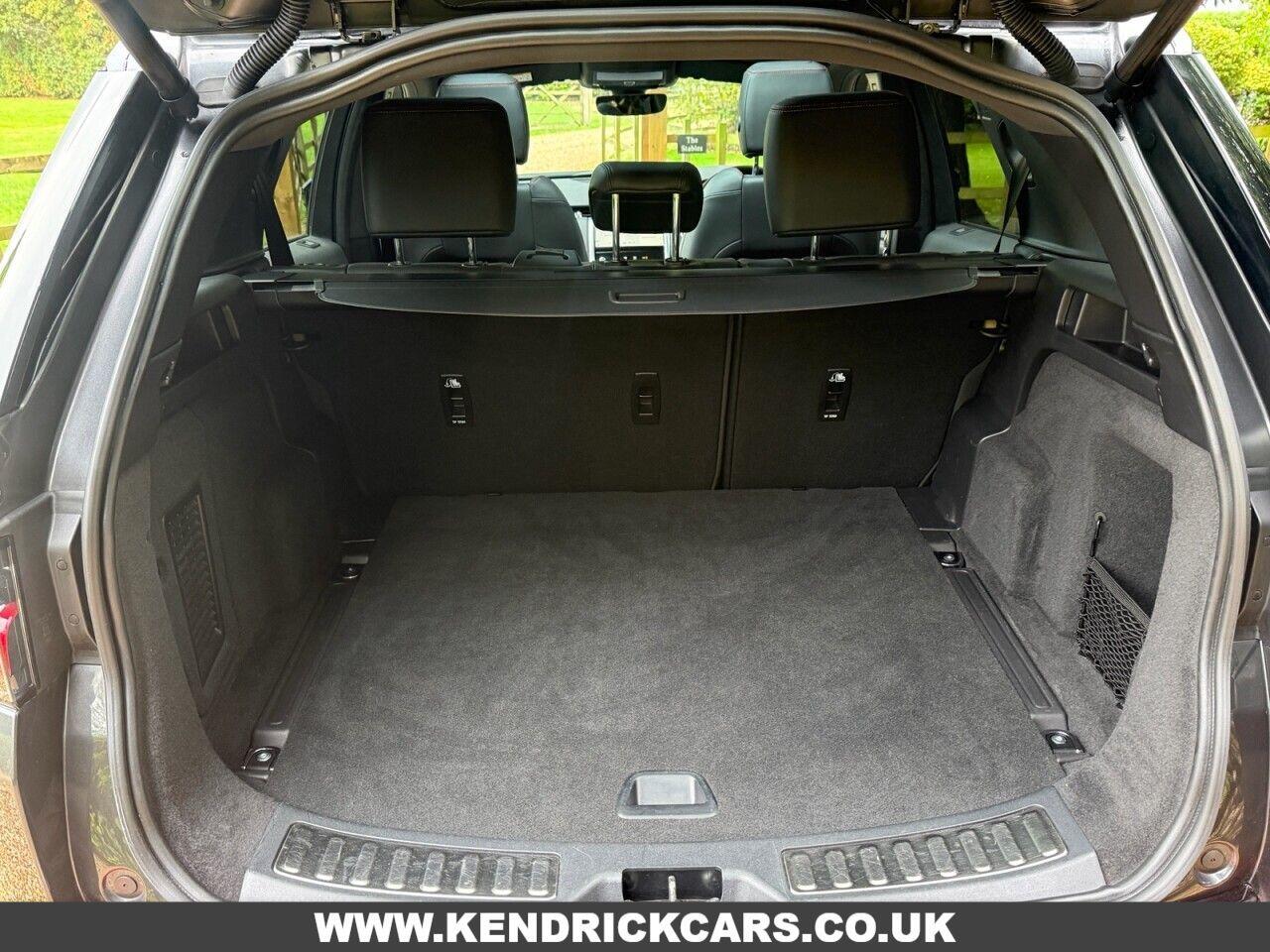 Land Rover Discovery Sport view 8