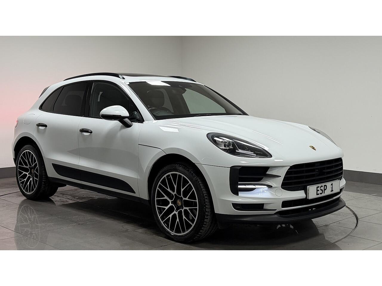 Porsche Macan view 11