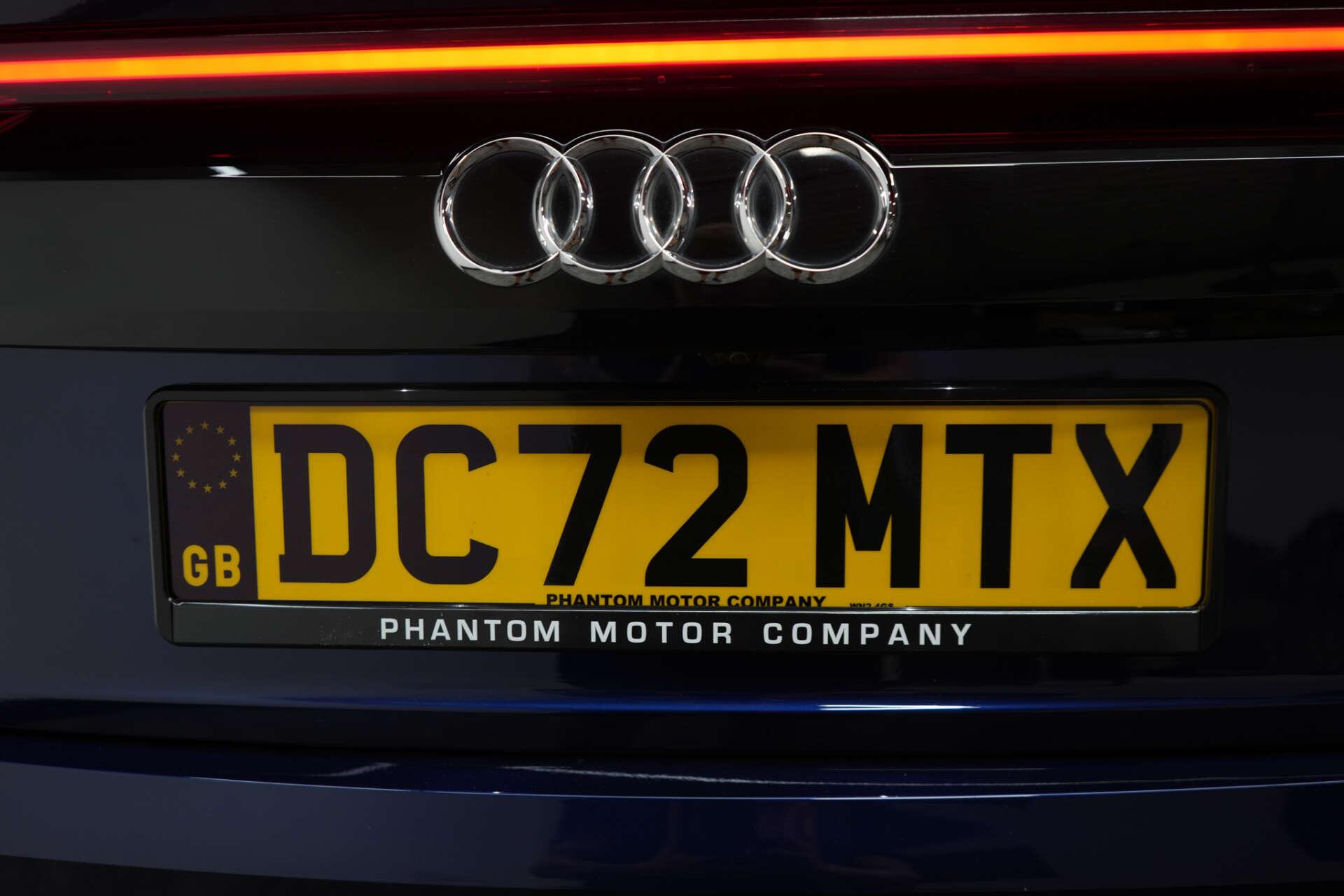 Audi Q8 view 45