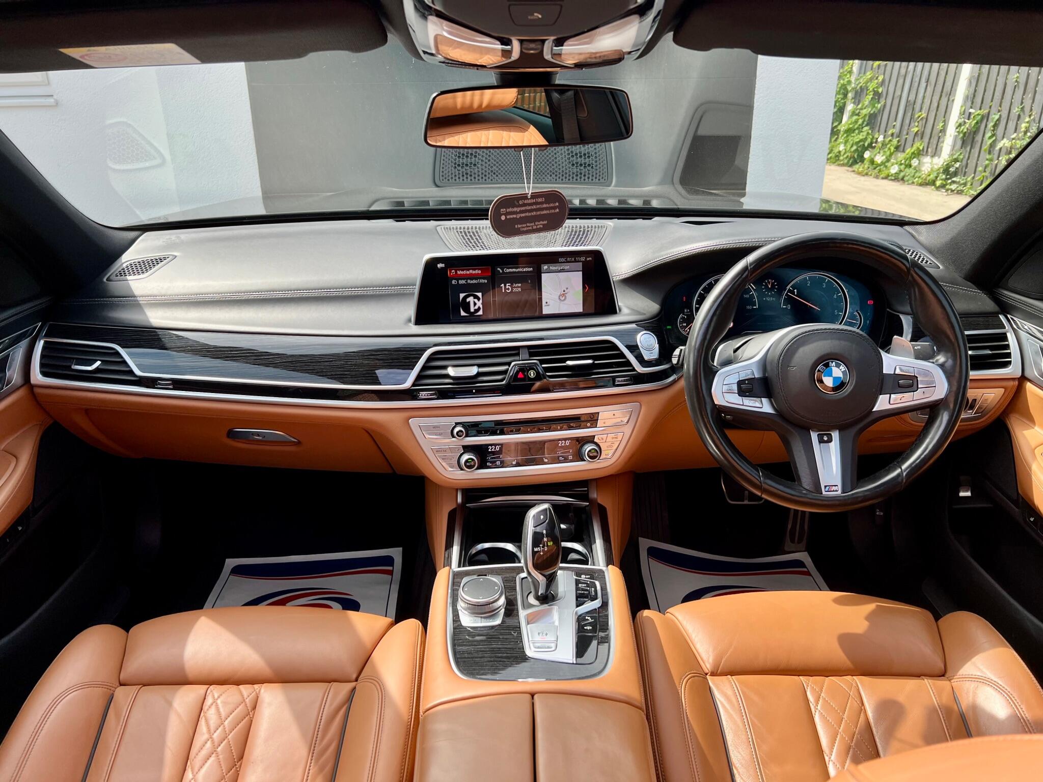 BMW 7 Series view 11
