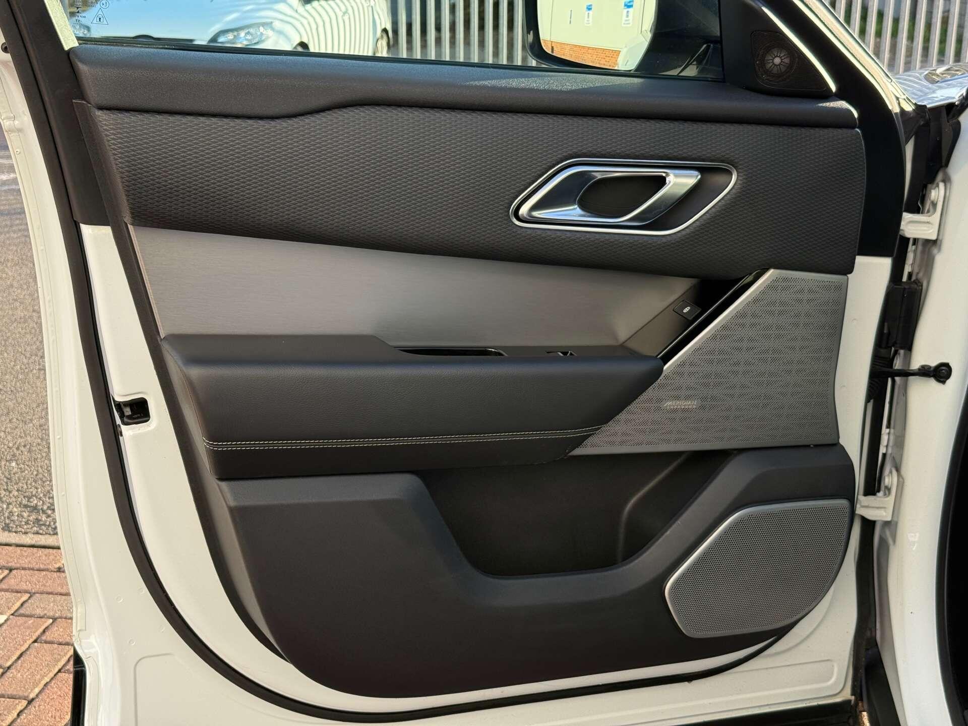 Land Rover Range Rover Velar view 41