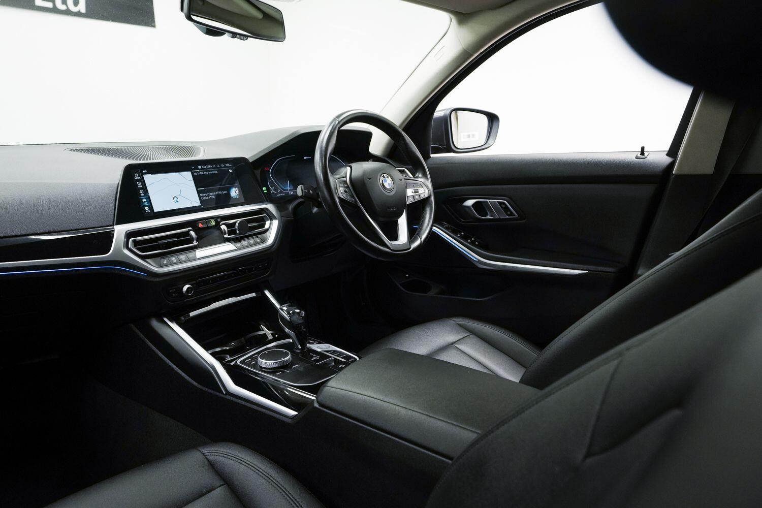 BMW 3 Series view 25