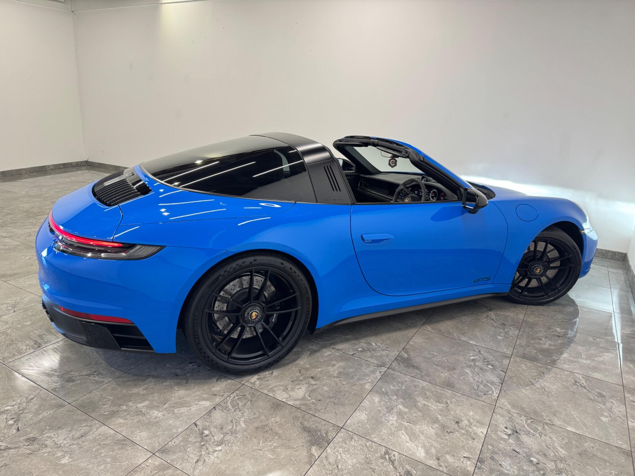 Porsche 911 view 12
