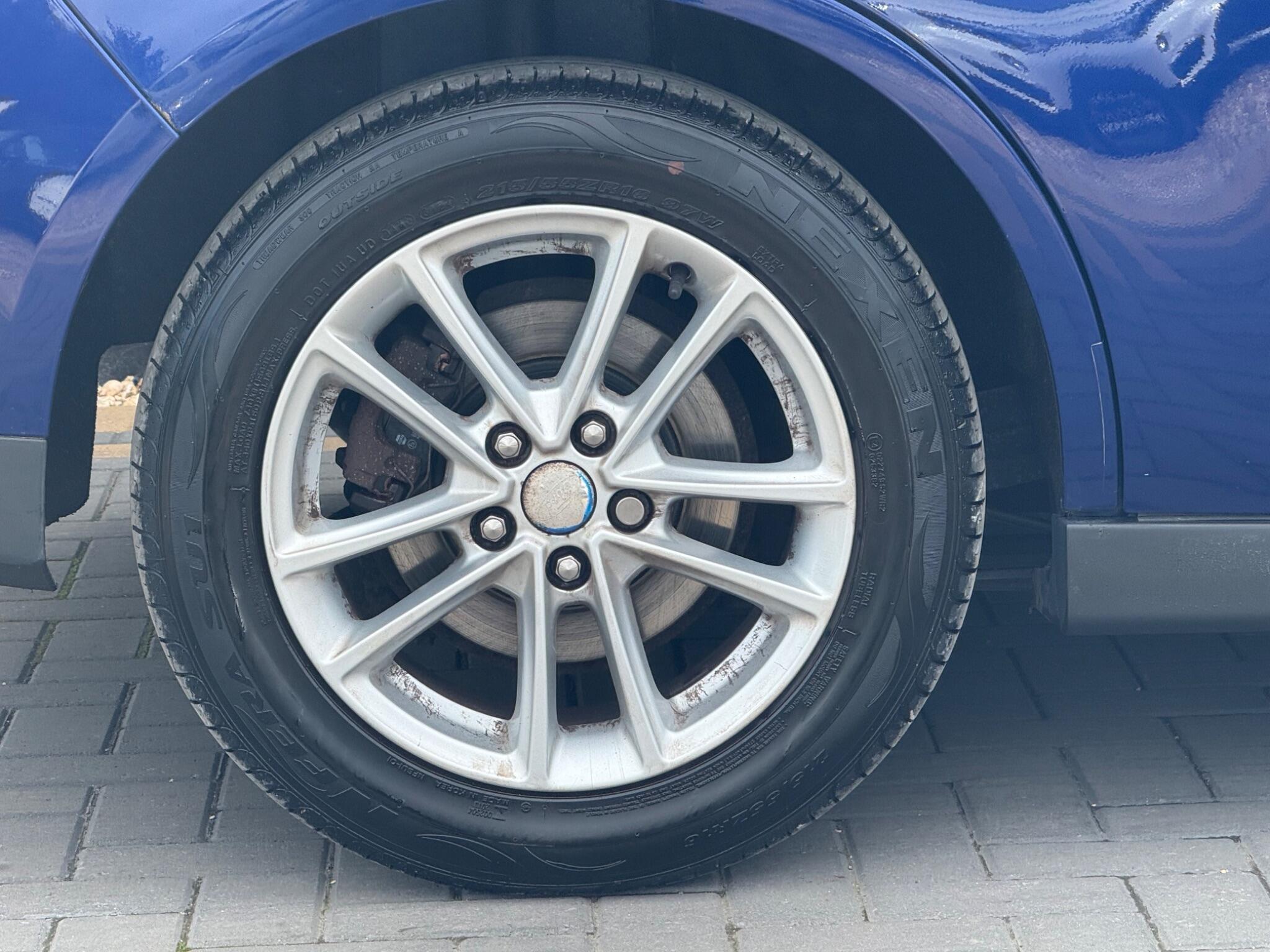 Ford Grand C-Max view 13