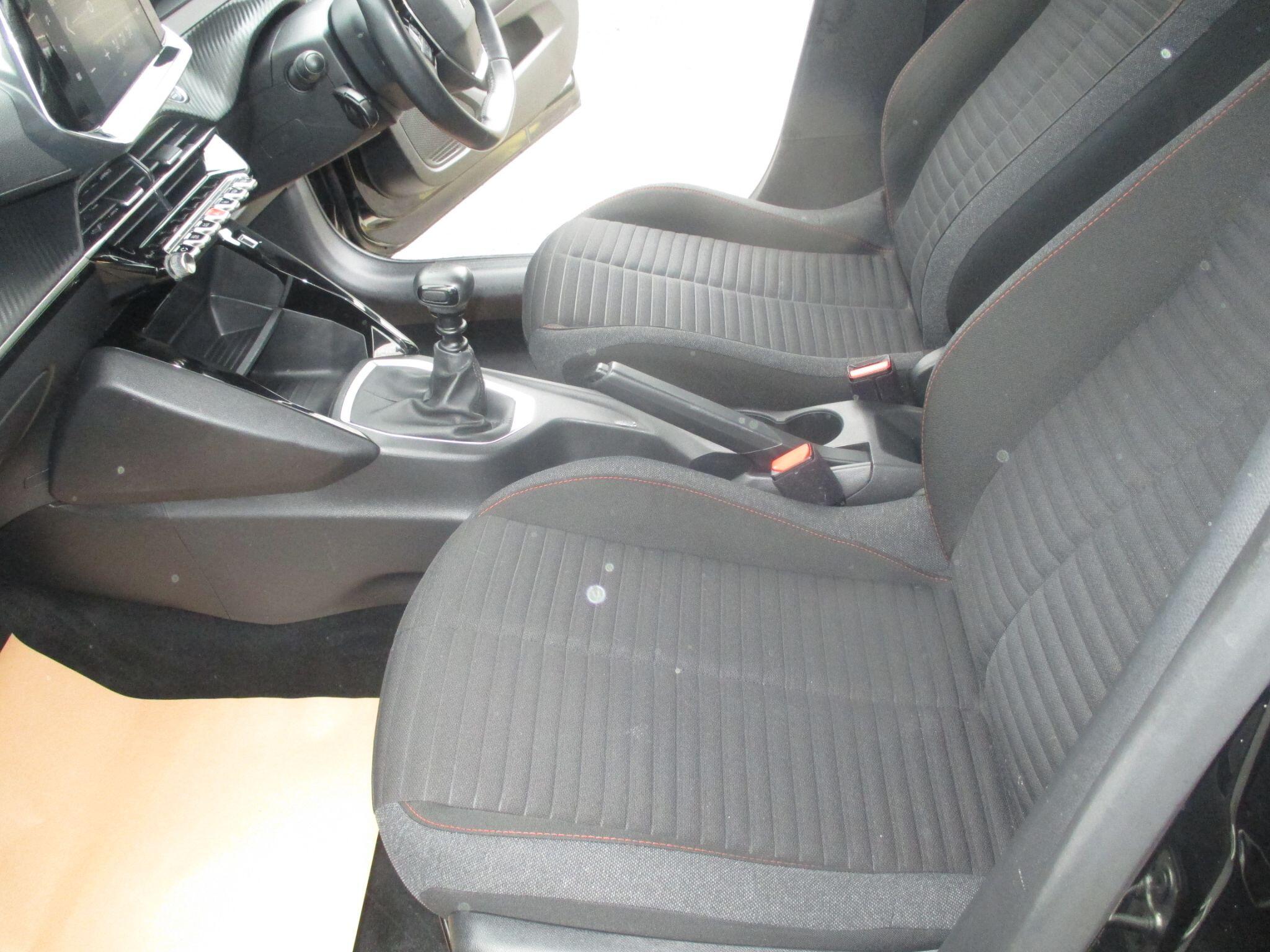 Peugeot 208 view 31