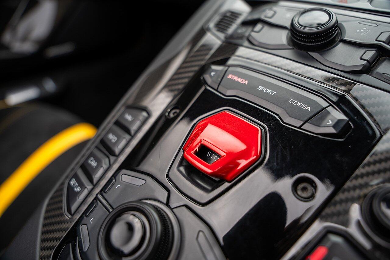 Lamborghini Aventador view 77