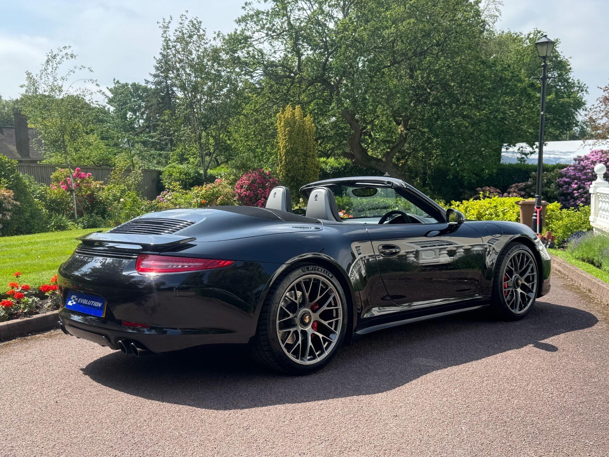 Porsche 911 view 10