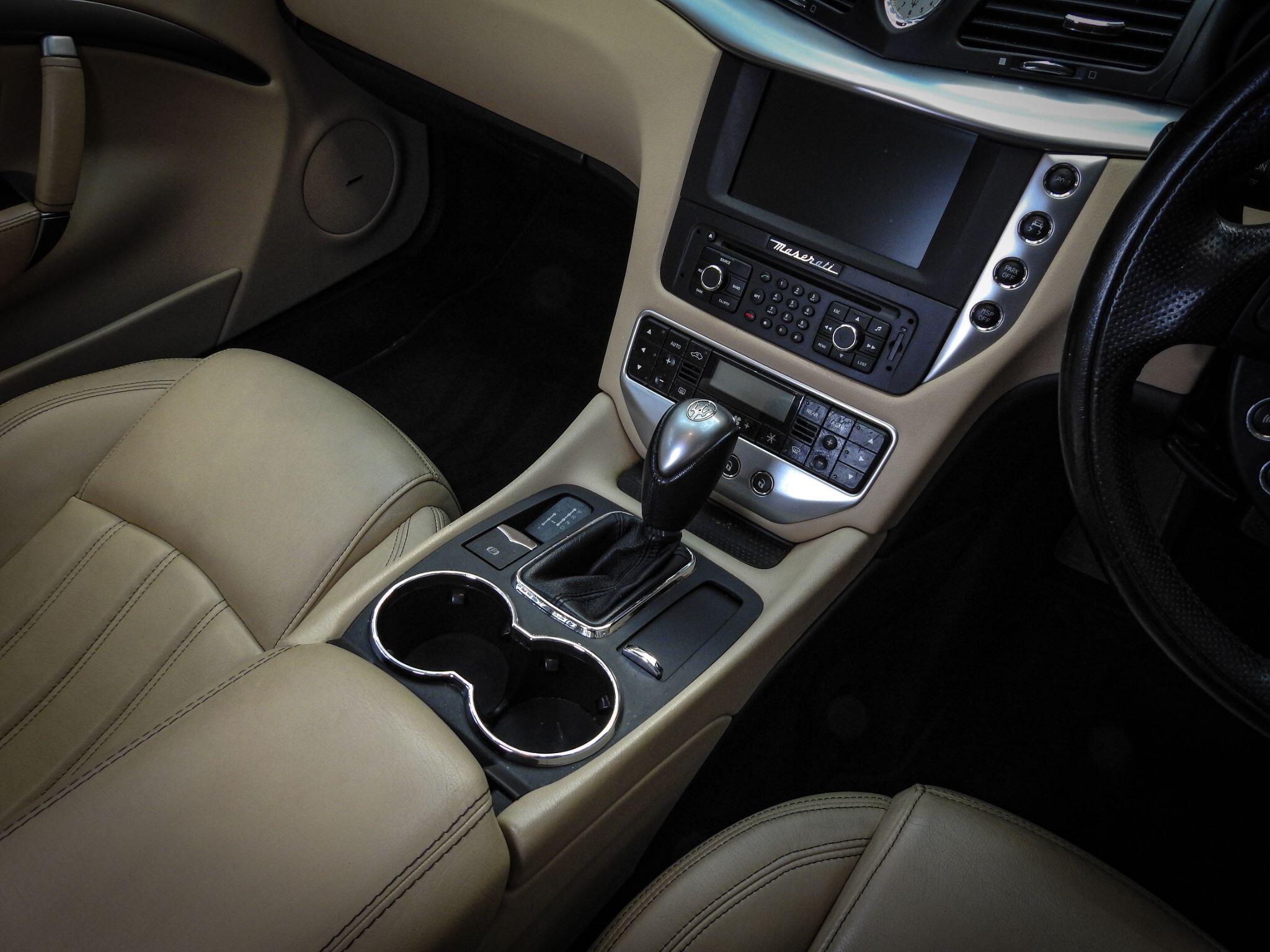 Maserati Granturismo view 32