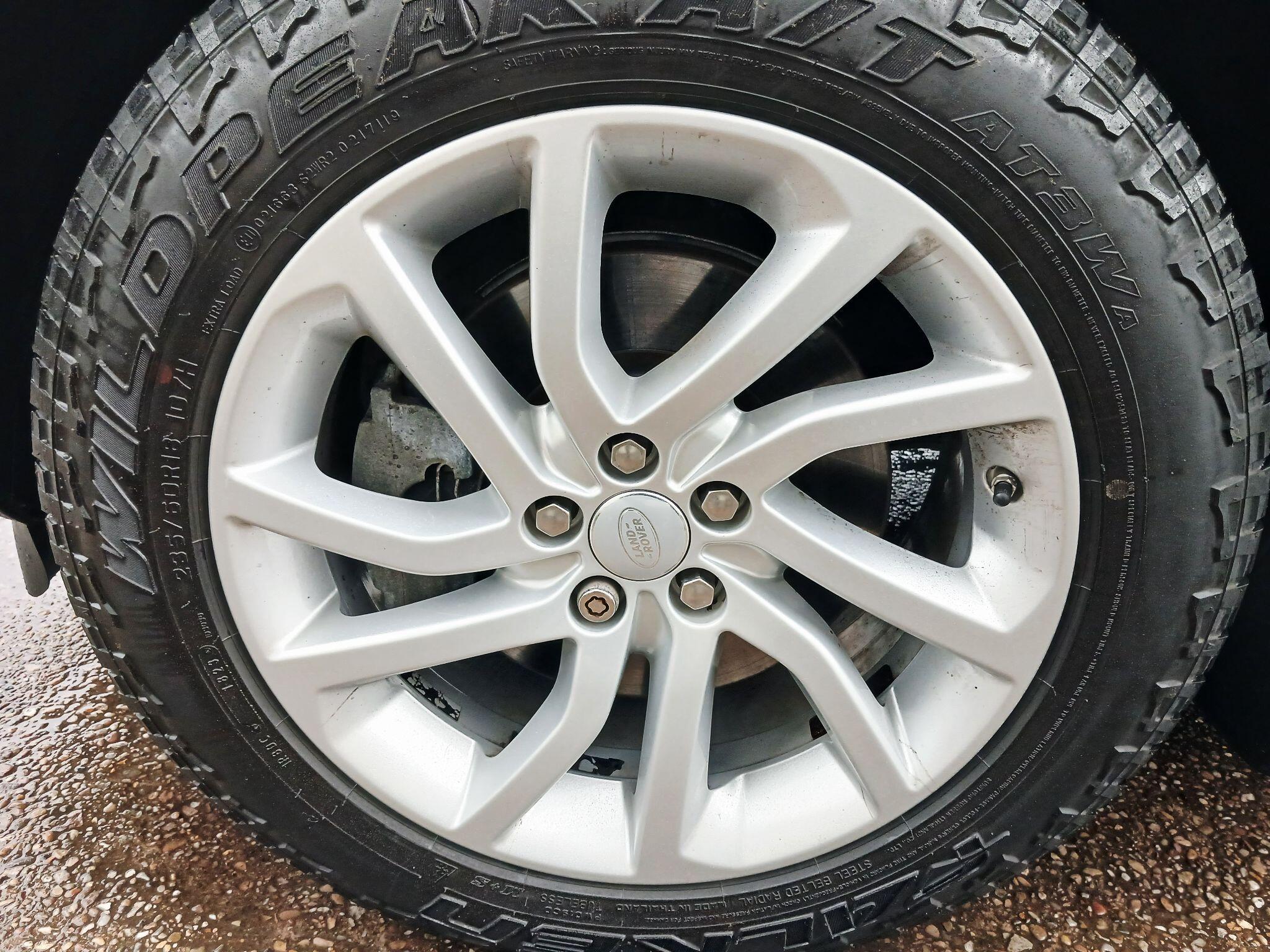 2018 Land Rover Discovery Sport 2.0 TD4 SE 4WD Euro 6 (s/s) 5dr • 100,000 miles image 5