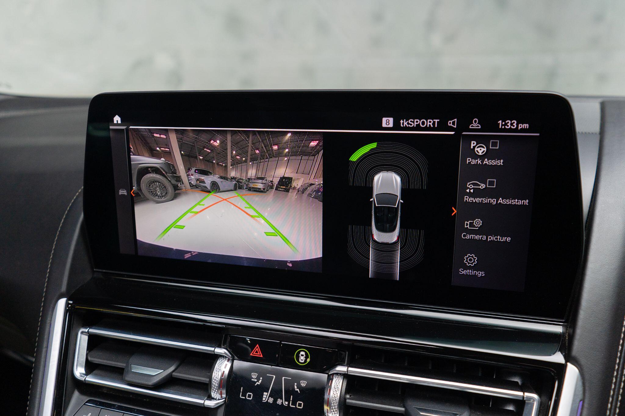 BMW 8 Series view 28