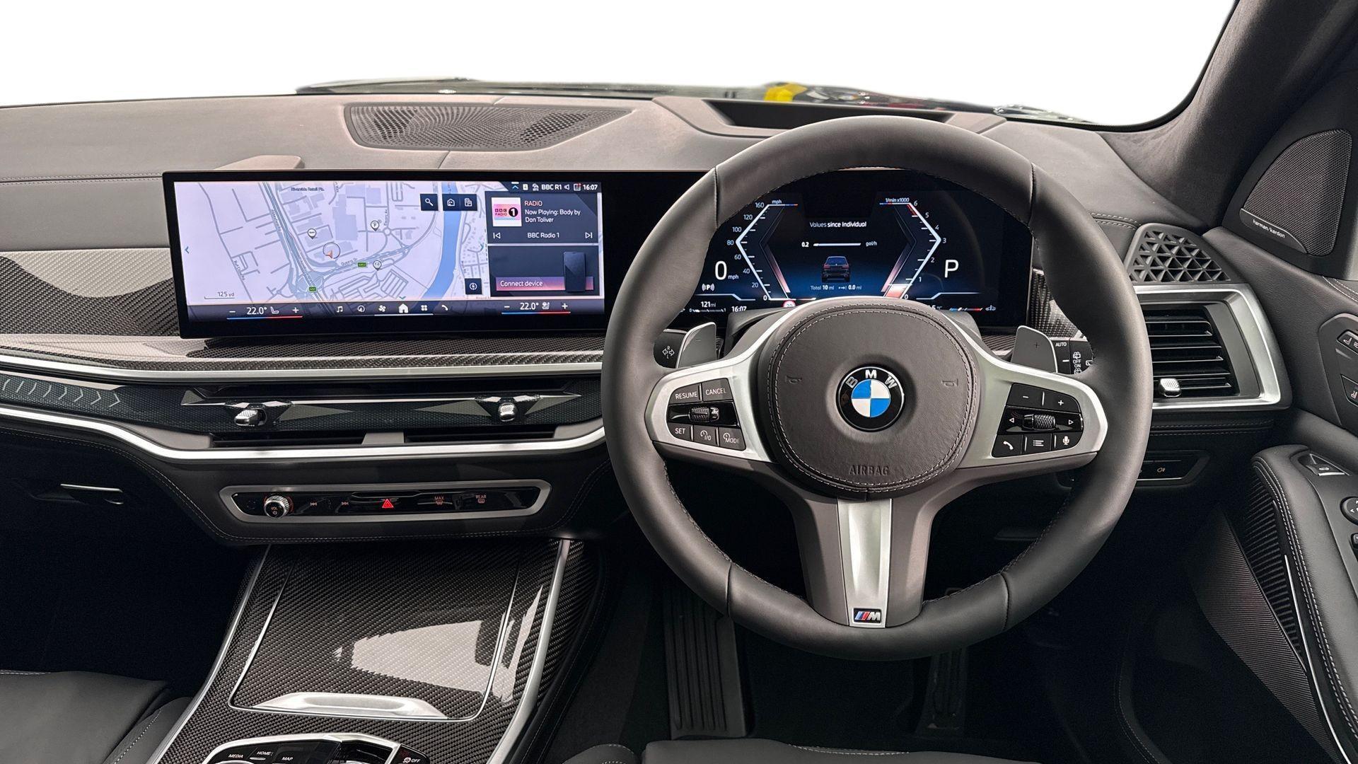BMW X7 view 5