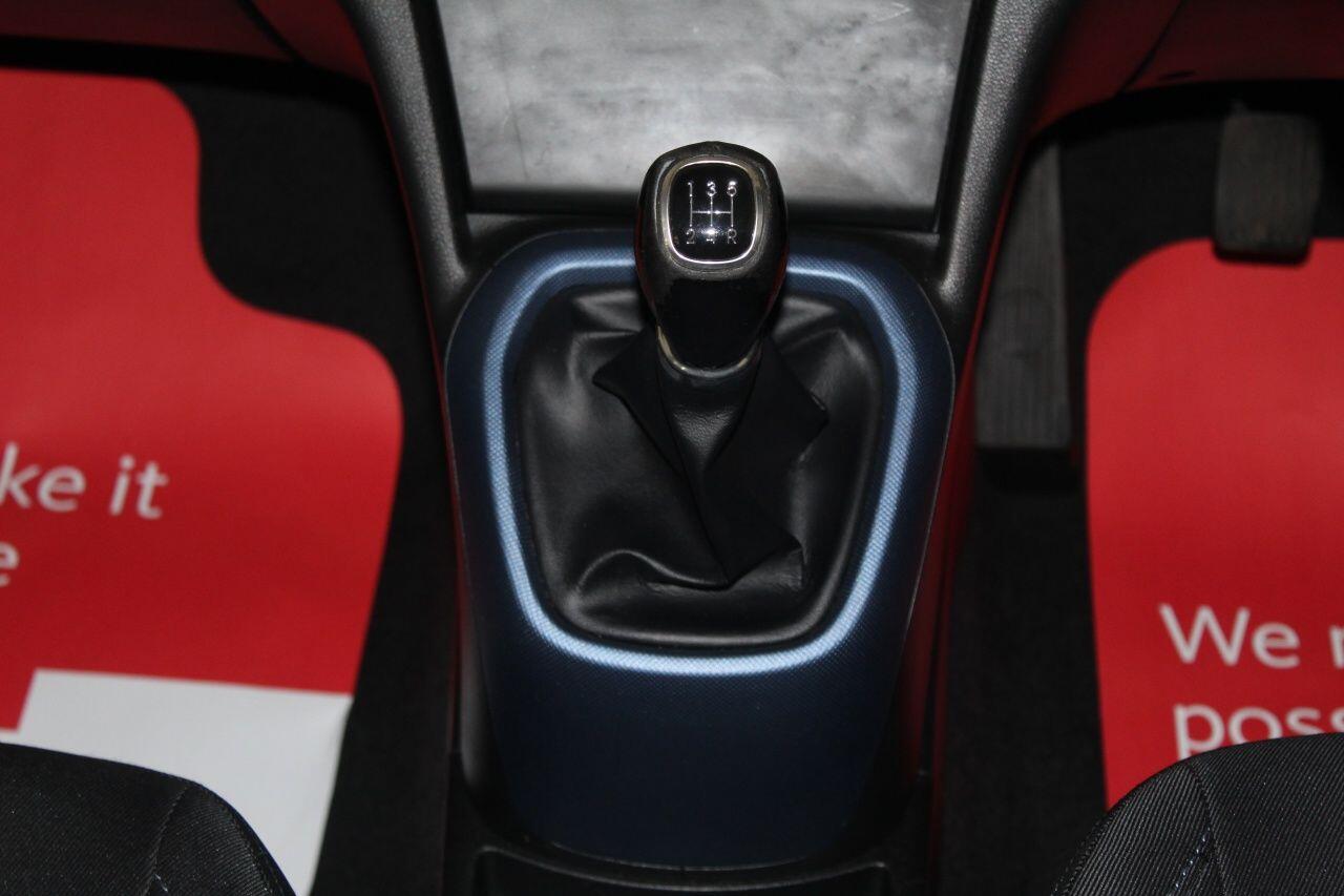 Hyundai i10 view 38