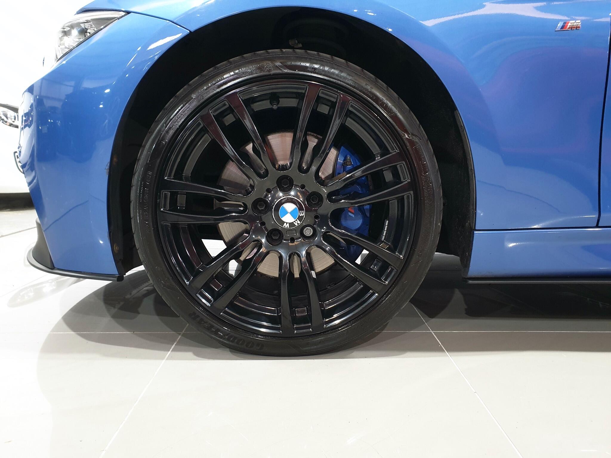 BMW 3 Series view 40