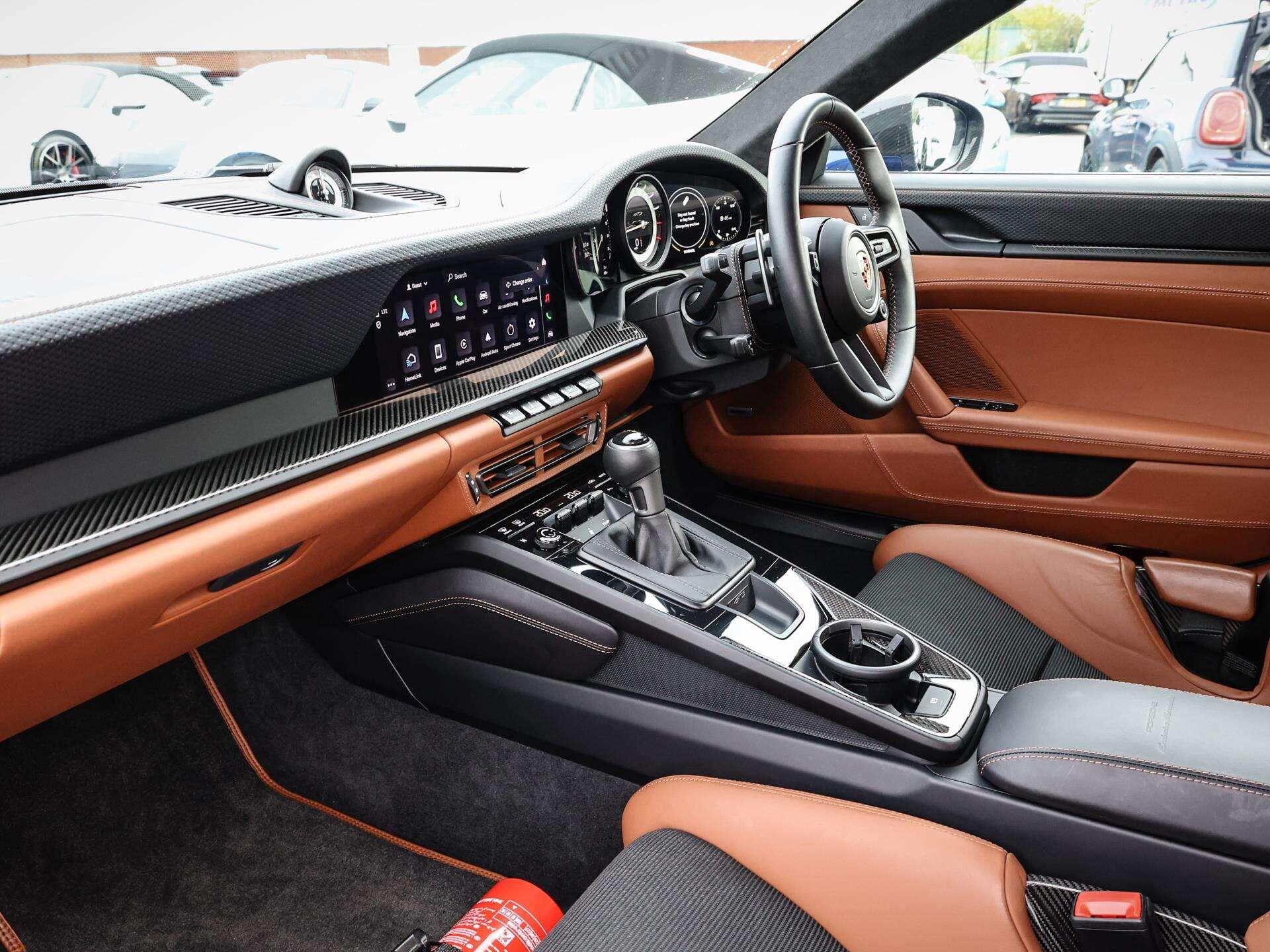 Porsche 911 view 5