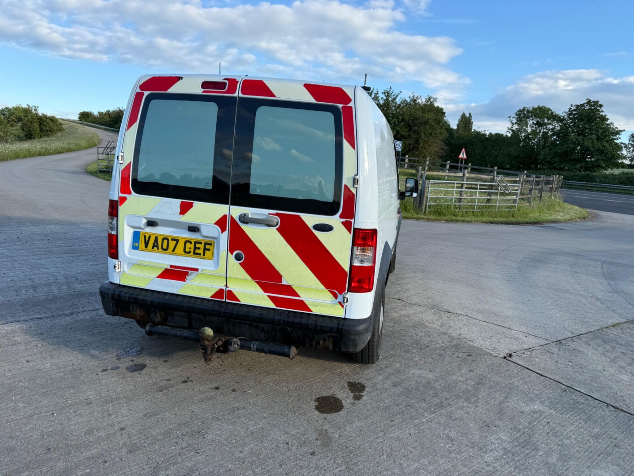 Ford Transit Connect 1.8 TDCi T200 LX L1 H1 4dr — photo 23 of 86
