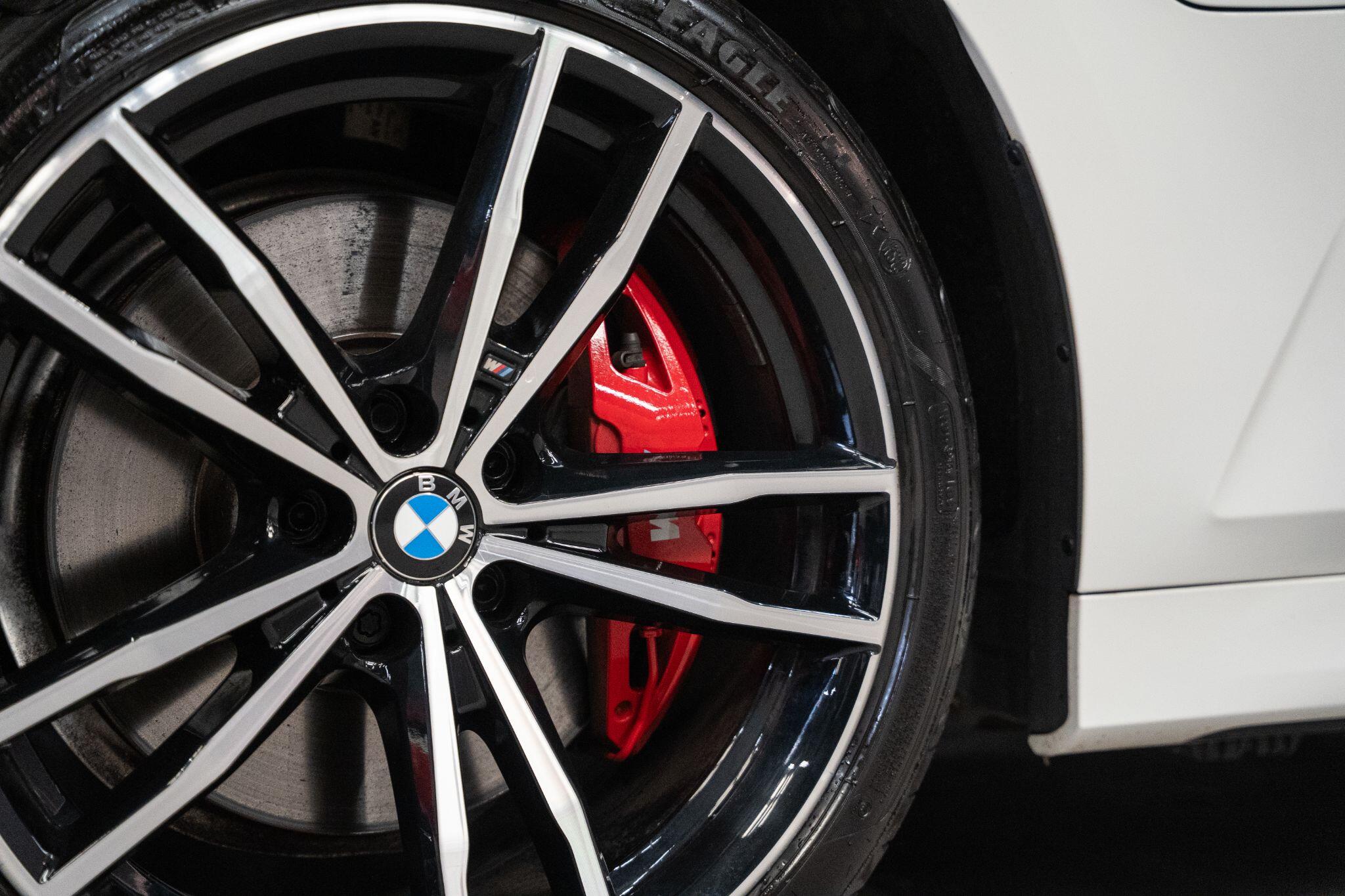 BMW 3 Series view 14