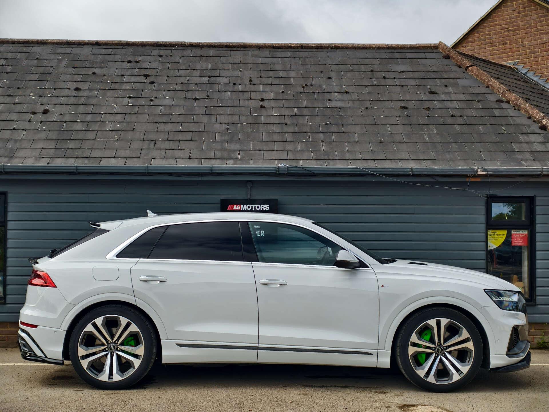 Audi Q8 view 20