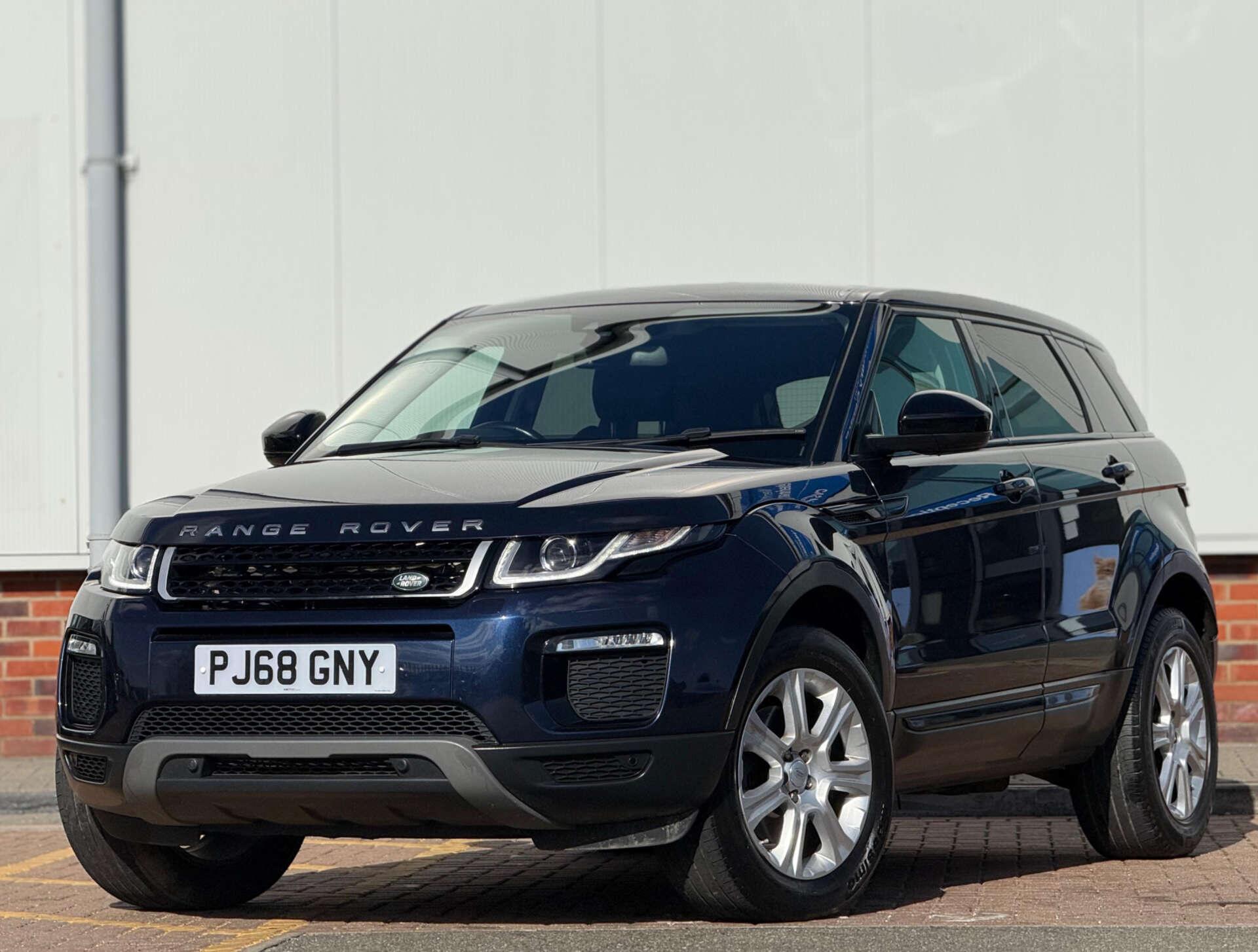 Land Rover Range Rover Evoque view 3