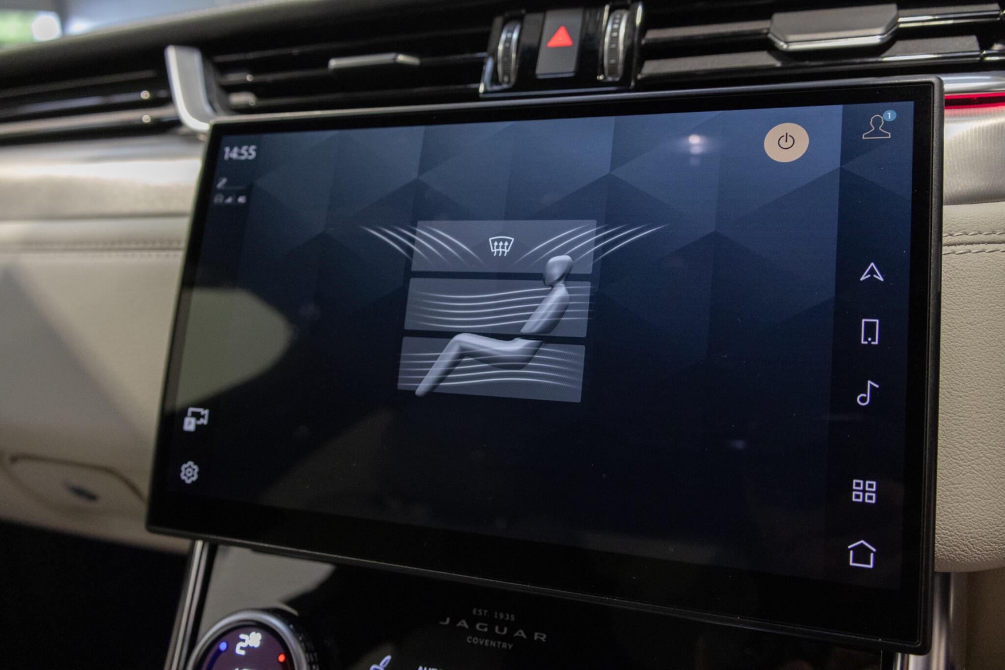 Jaguar XF view 24