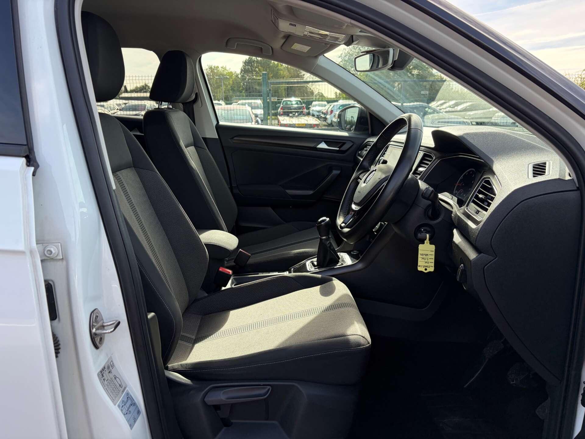 Volkswagen T-Roc view 35