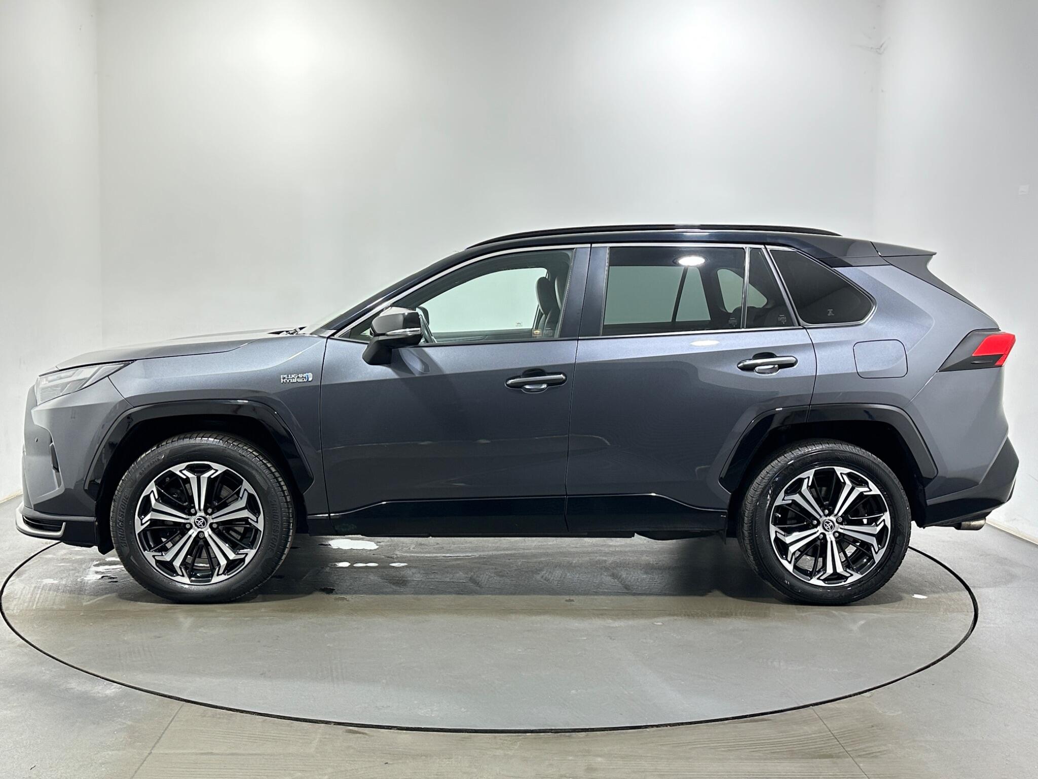 Toyota Rav4 view 5