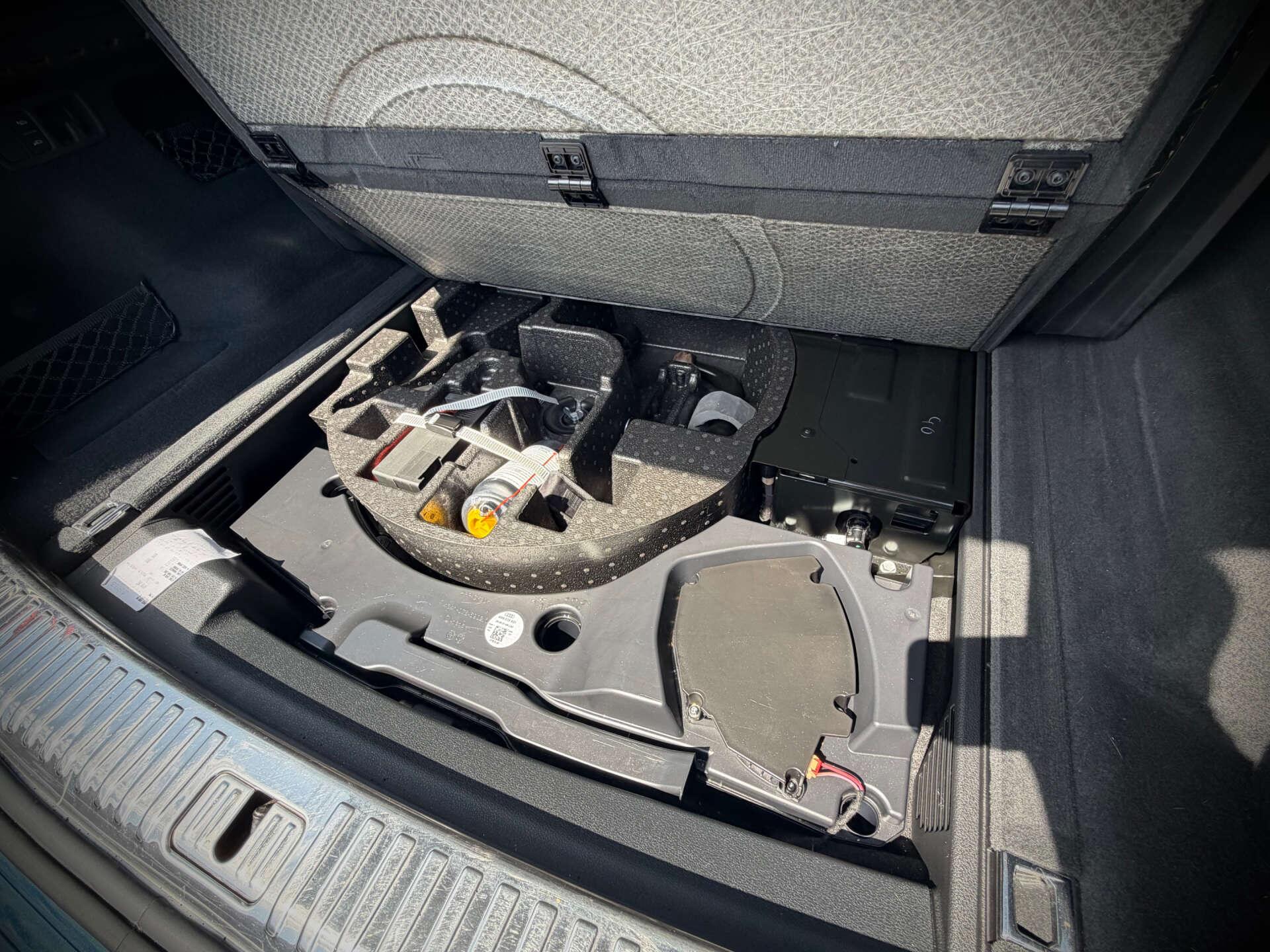 Audi Q8 view 26