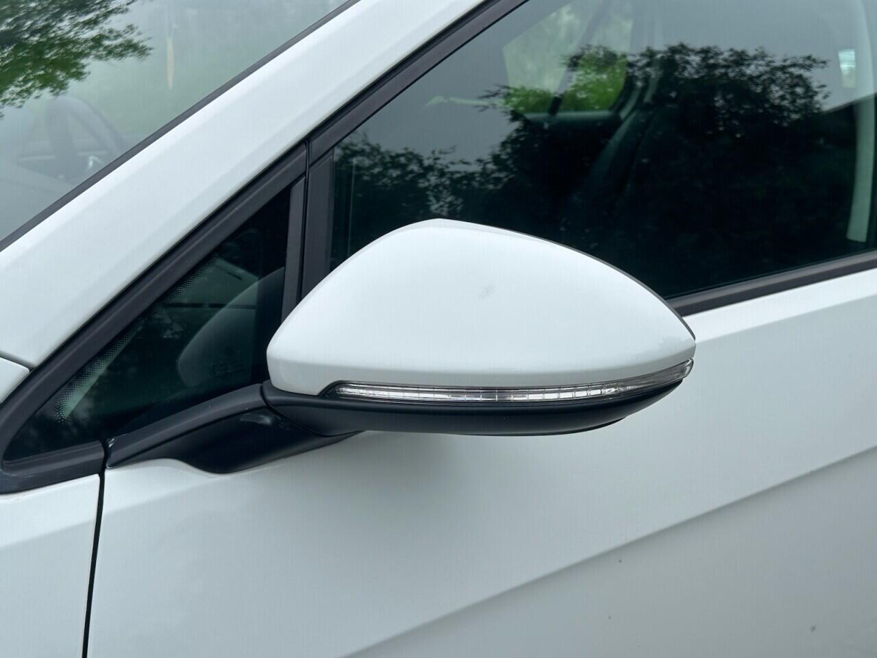 Volkswagen Golf view 13