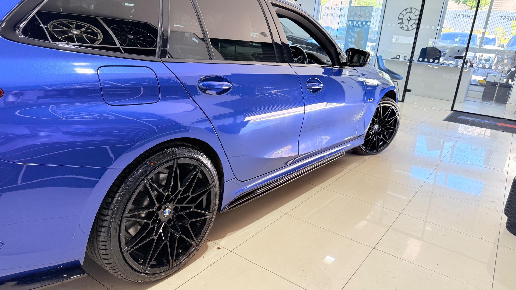BMW 3 Series view 17