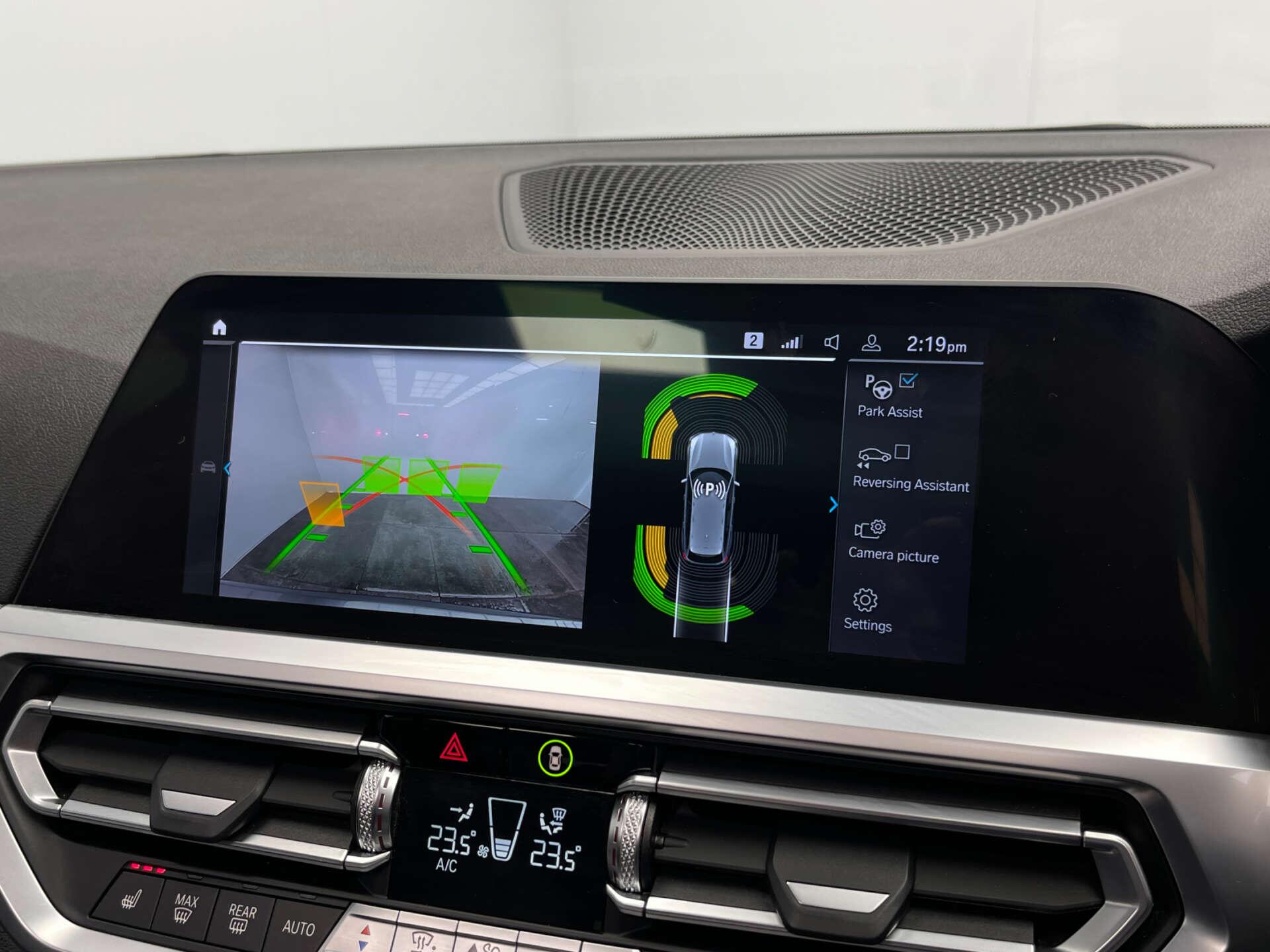 BMW 3 Series view 16