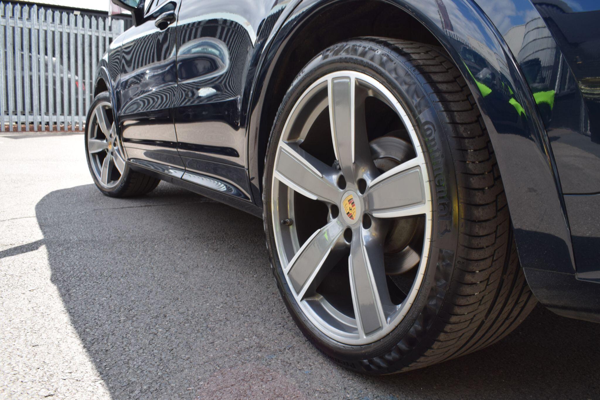 Porsche Cayenne view 38