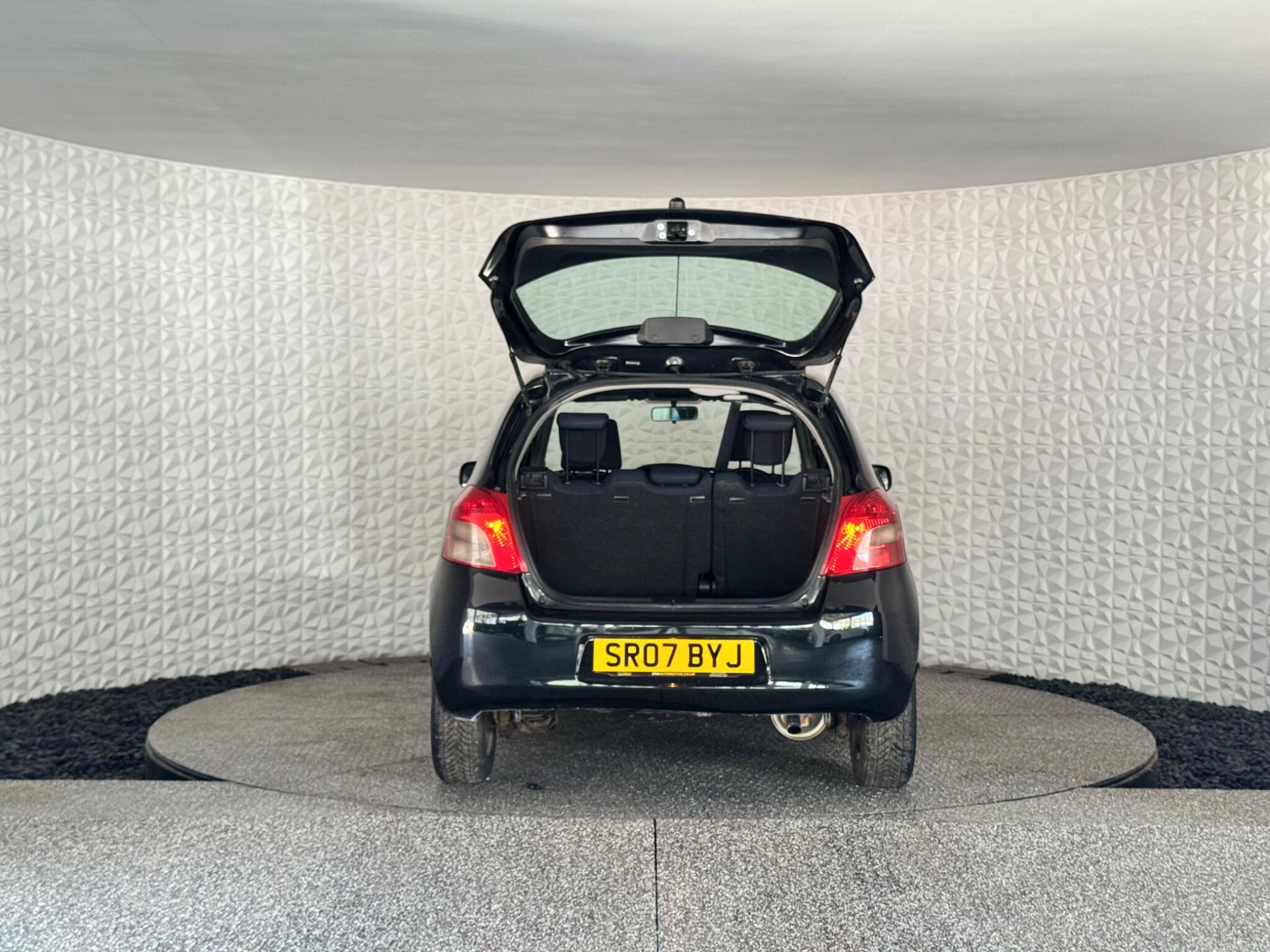 Toyota Yaris view 22