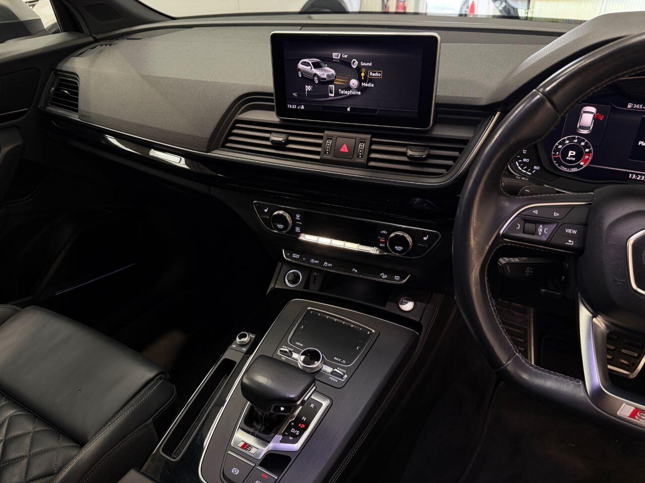 Audi SQ5 view 8
