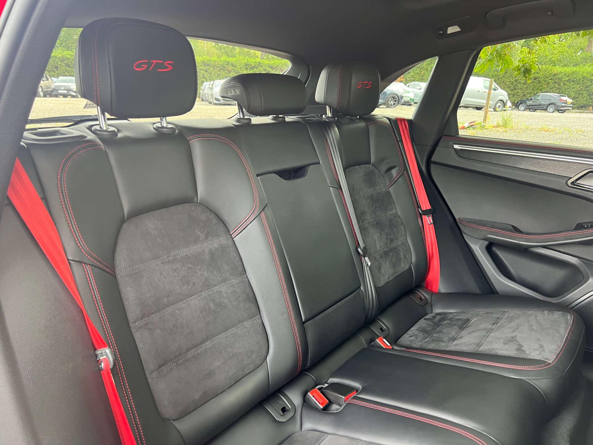 Porsche Macan view 14
