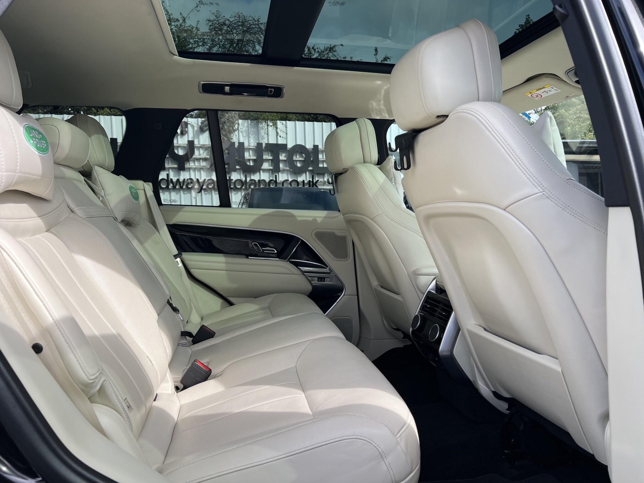 Land Rover Range Rover view 14